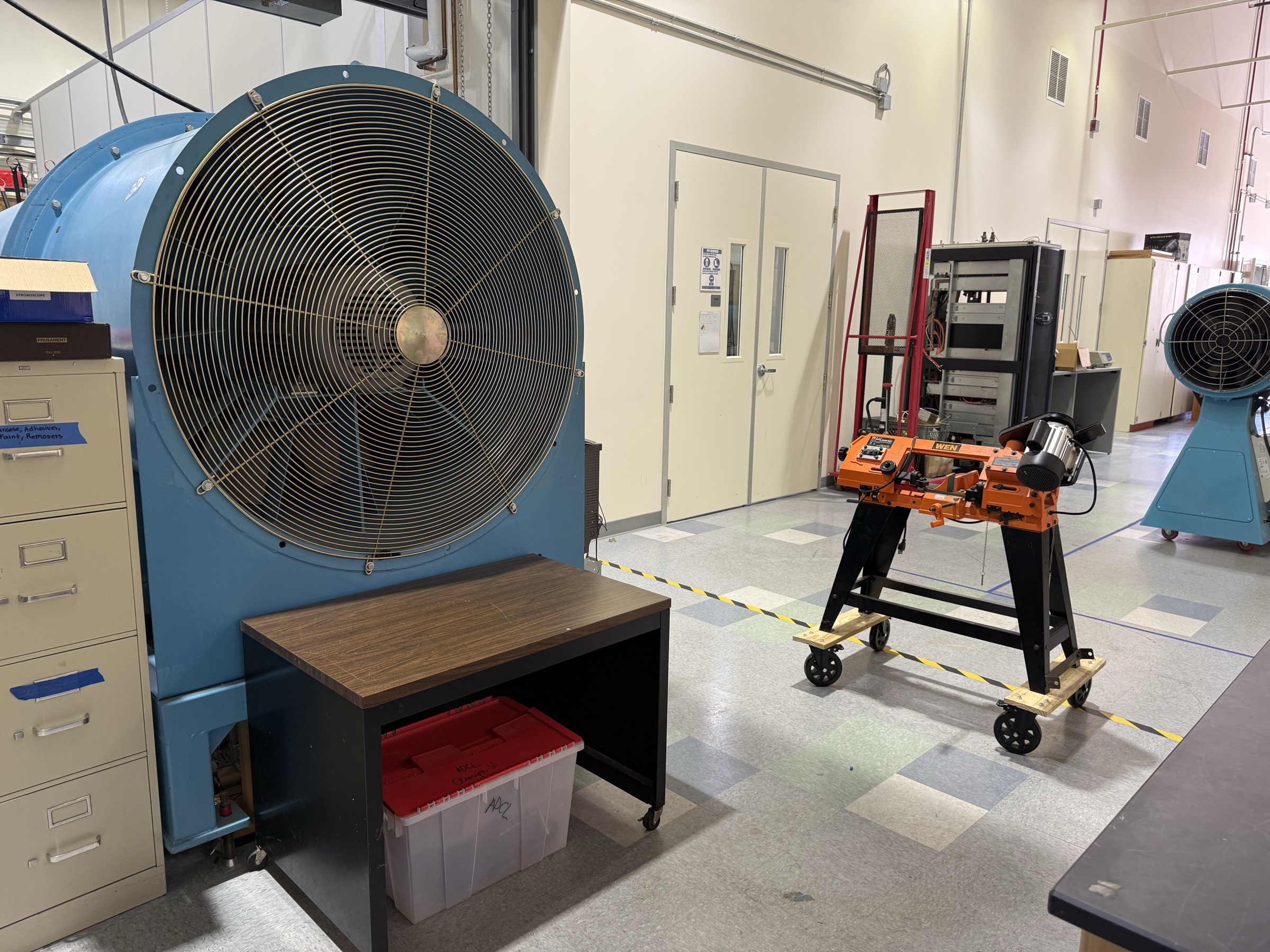Wind tunnel exhaust path with band saw block